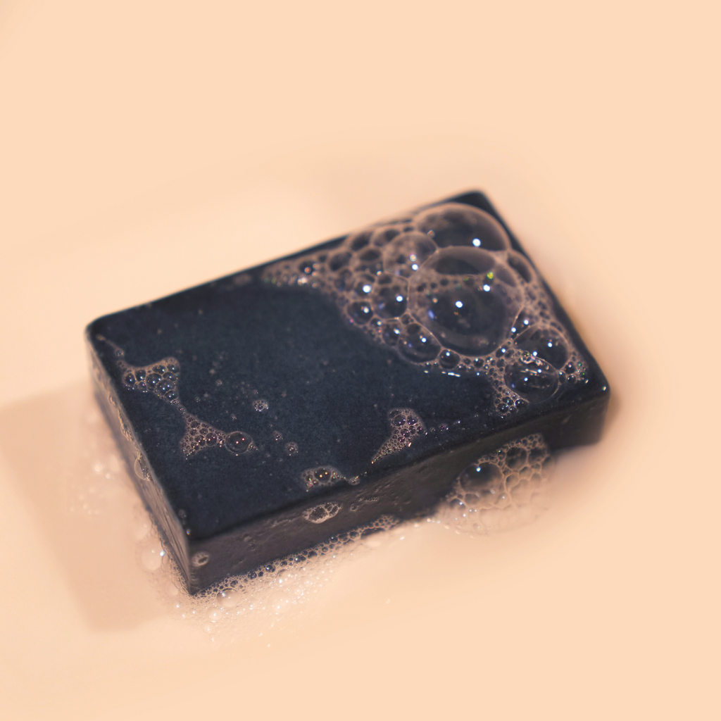 סבון פחם טבעי לניקוי עמוק ואיזון העור